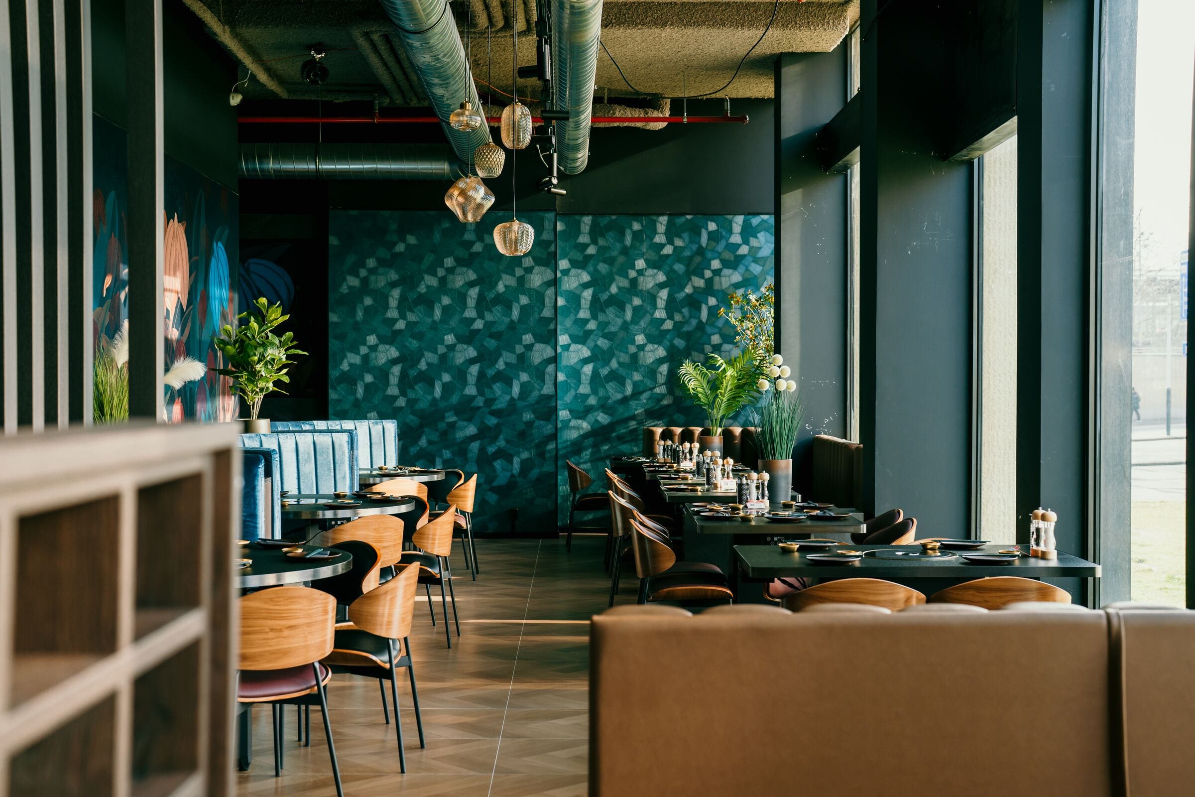 Koreaanse BBQ met elektrische grill aan tafel bij Anno Asia Amsterdam